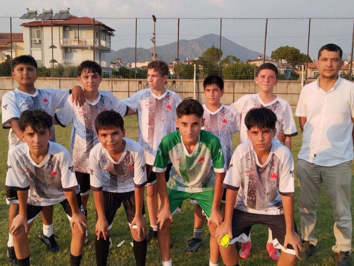 Ortaca'da Minikler ve Büyükler Sahaya Çıktı: Futbol Turnuvasında Şampiyonlar Belli Oldu 4